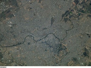 Foto satelital de la porción central de la ciudad de Córdoba. Alrededor de 1.300.000 personas viven en el área de la imagen.