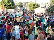 Colorida reunión de habitantes del Barrio Bella Vista para Carnaval, en Córdoba capital