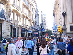 Multitud camina por la peatonal de Rosario, Provincia de Santa Fe